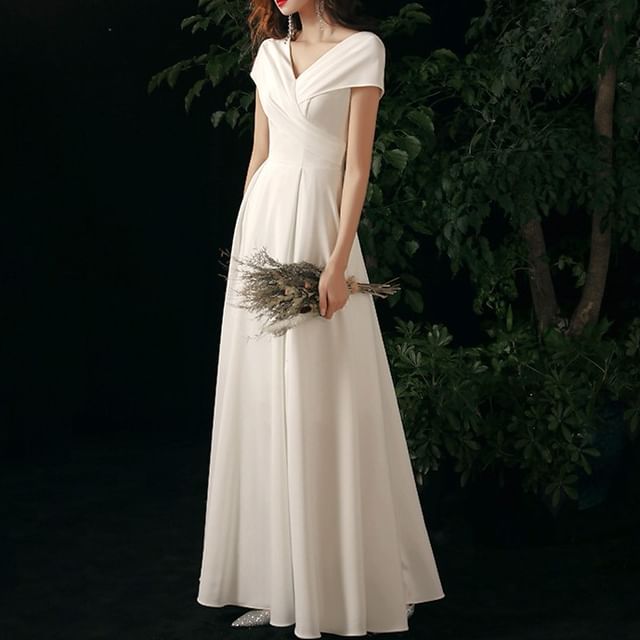 Short-Sleeve V-Neck Plain A-Line Evening Gown / Midi Cocktail Dress