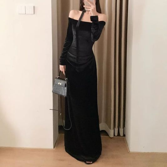 Set: Off-Shoulder Long-Sleeve Bodycon Evening Gown + Sash